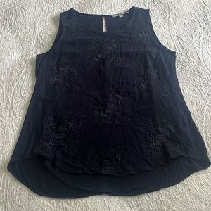 Woman tank Daniela rainn